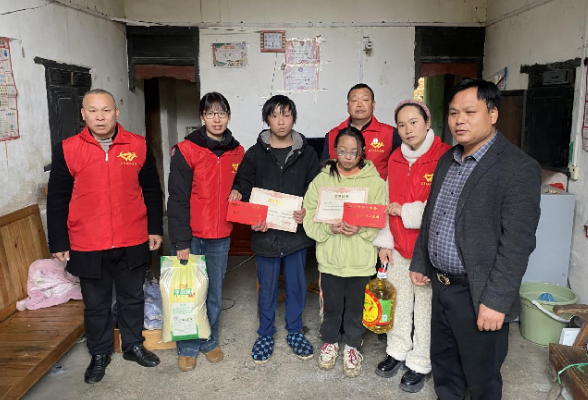 笆篱镇好人协会春节前走访慰问49户困难家庭