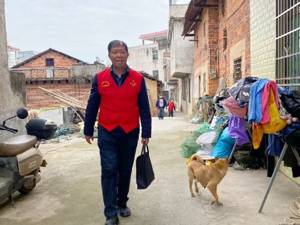 十六载初心不改 用爱护航求学路——宜人公益协会会长周昭荣暖心帮扶困境学子