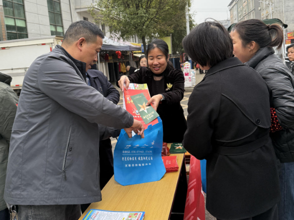 迎春镇借力“好人力量”打通政策服务群众“最后一公里”