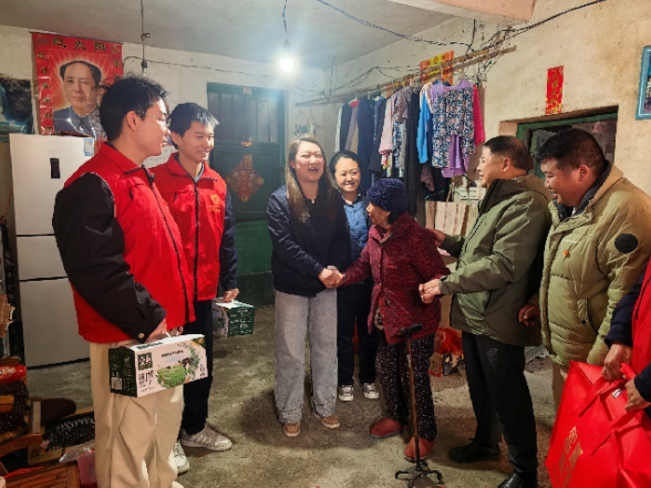 学雷锋践初心 青春助农暖乡村 | 郴州卷烟厂制丝车间团支部到赤石乡白清村开展志愿服务