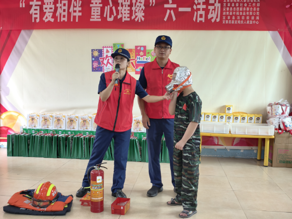 县残联开展“六一”关爱儿童主题活动