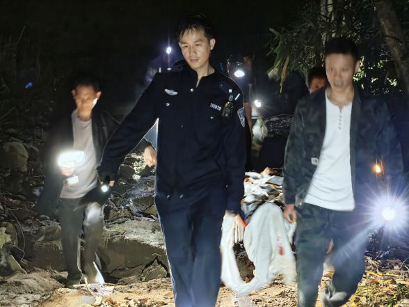 莽山警民深夜联动 成功搜救两名失联村民
