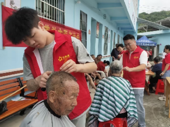 公益无界·健康郴州 | 暖心志愿服务走进乡村敬老助老