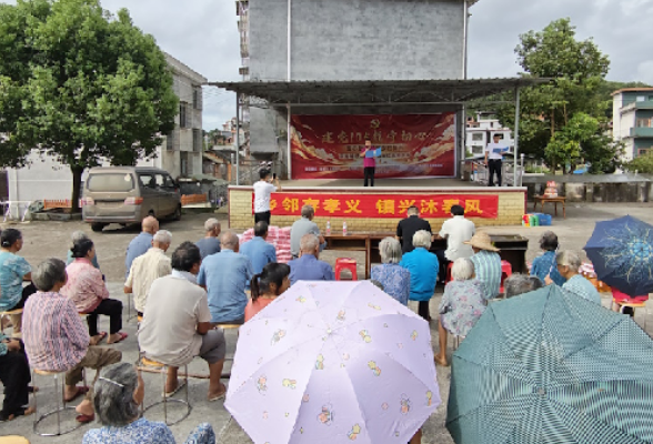 长村乡镇兴村携手爱心企业开展“迎八一·暖夕阳”敬老助老活动