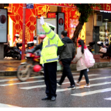 铺就“平安路”站好“护学岗”  县公安局交警大队全力护航开学季
