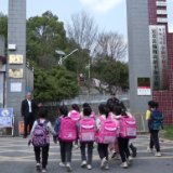 平和学校：“光头”书记的办学故事