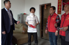 【学雷锋·我实践 】爱心企业和志愿者走访慰问困难群众