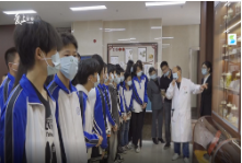 中学生走进县中医医院体验中医药文化
