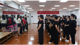 县文化馆开展广场舞公益培训活动
