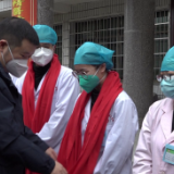 侯志武走访慰问困难职工、一线医务人员和工作人员
