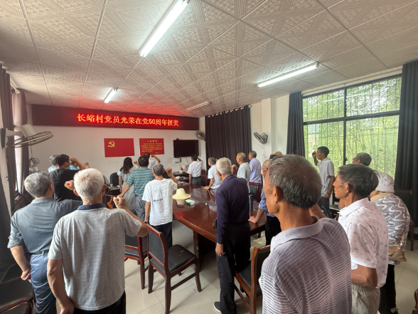 江垭镇举行“七一”系列活动：致敬荣光传薪火 走访慰问暖民心