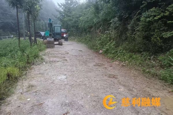 景阳修路.jpg 景阳修路.jpg
