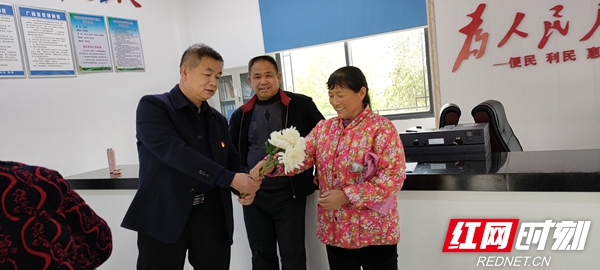 鲜花祭祀2_副本.jpg 鲜花祭祀2_副本.jpg