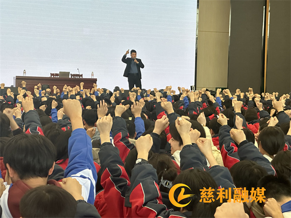 做游戏减压.jpg