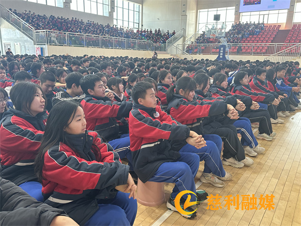 做游戏放松心情.jpg