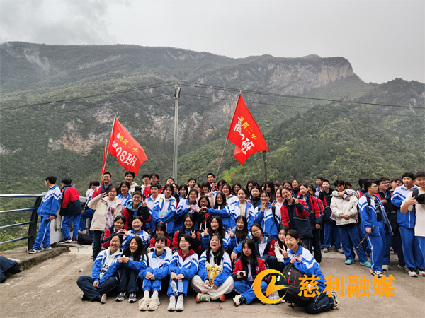 和美景合影.jpg