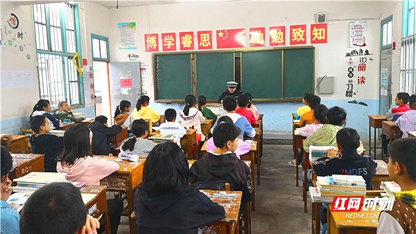 交安宣教进课堂.jpg 交安宣教进课堂.jpg