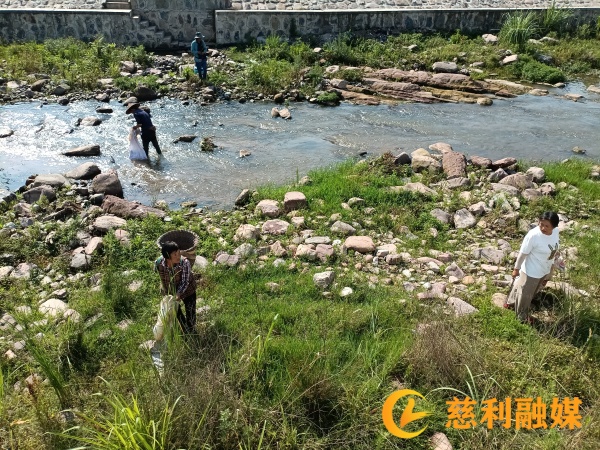 河道清理2_副本.jpg