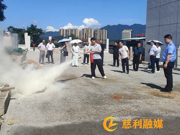 灭火2_副本.jpg 灭火2_副本.jpg