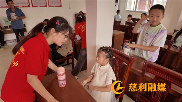 白马儿童3).jpg 白马儿童3).jpg