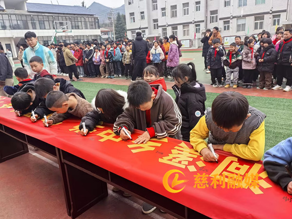 b32d46c1ea102ab7dffec2fdcbbe294e_compress_副本.jpg