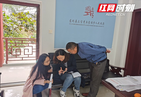 县人普办督查带水印.jpg
