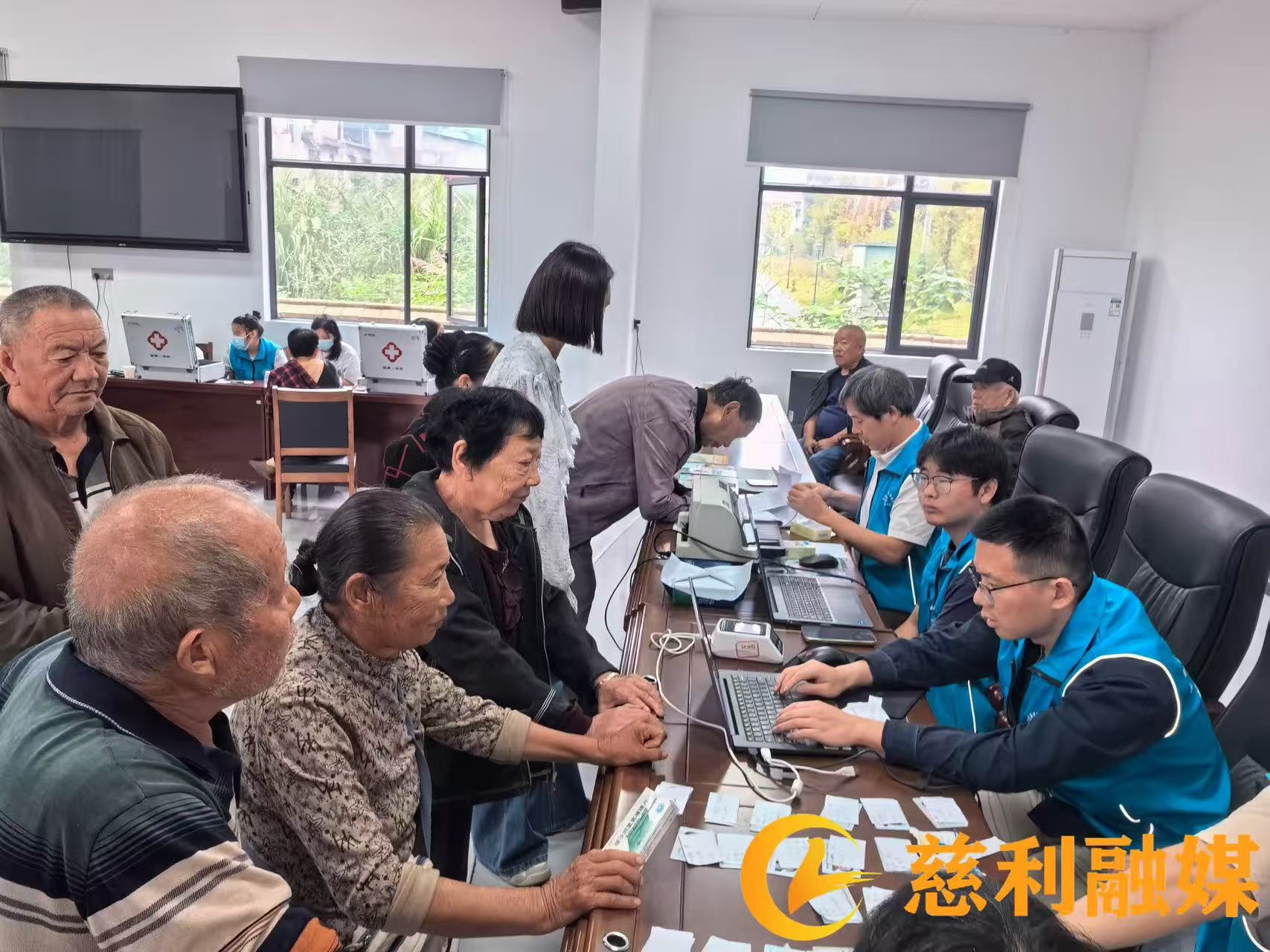 b9dce3e7966bfca886bb99f0cfa5e301.jpg