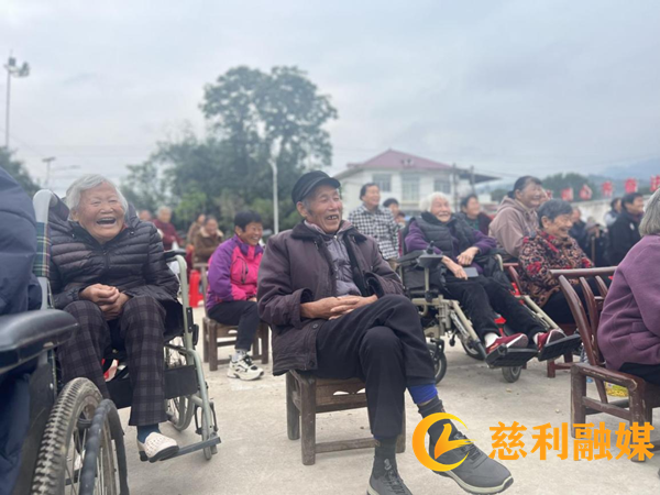 岩泊渡镇田坪村：孝老温情暖山村 文艺盛宴绘画卷3_慈利.png