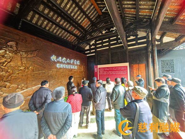 银发丹心映故居 英雄精神薪火传--岩泊渡镇退休干部党支部赴孙开华故居开展主题党日活动2_慈利.jpg 银发丹心映故居 英雄精神薪火传--岩泊渡镇退休干部党支部赴孙开华故居开展主题党日活动2_慈利.jpg