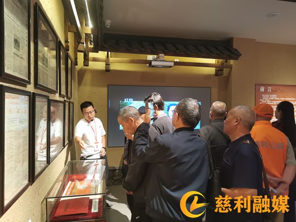 银发初心映党徽 红色记忆励新程2_慈利.jpg