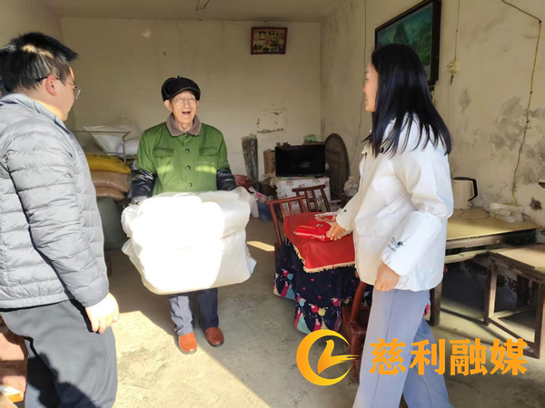 慈利县岩泊渡镇:温情入户解民忧 精准帮扶暖寒冬1_慈利.png 慈利县岩泊渡镇:温情入户解民忧 精准帮扶暖寒冬1_慈利.png