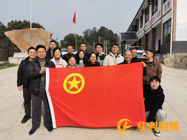 岩泊渡镇：守护温泉河 青春志愿行——岩泊渡镇团委开展“3·5”学雷锋温泉周边河道清扫活动_慈利.png