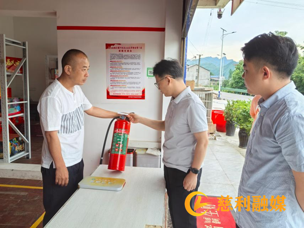 岩泊渡镇:雷霆出击 全力筑牢平安防线1_副本1.png 岩泊渡镇:雷霆出击 全力筑牢平安防线1_副本1.png