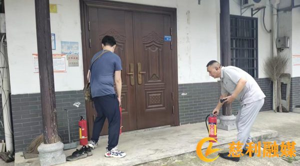 岩泊渡镇：消防排查除隐患 群众安全记心间2_慈利.png