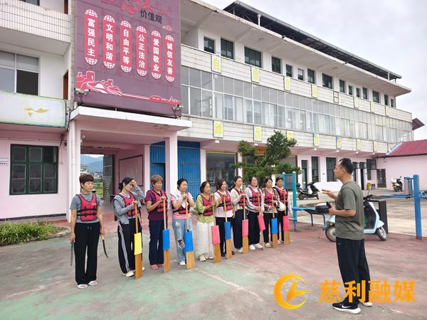 龙承百年薪火 桨续和平新章!——岩泊渡镇和平村端午龙舟顺利登江_慈利.jpg 龙承百年薪火 桨续和平新章!——岩泊渡镇和平村端午龙舟顺利登江_慈利.jpg