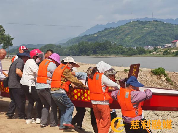 澧水扬波迎端午 奋楫启航砺龙舟——岩泊渡镇星明岗村龙舟队正式登江集训2_慈利.jpg 澧水扬波迎端午 奋楫启航砺龙舟——岩泊渡镇星明岗村龙舟队正式登江集训2_慈利.jpg