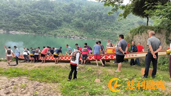 岩泊渡镇杨家桥村:登江战鼓响 备战二端午2_慈利.png