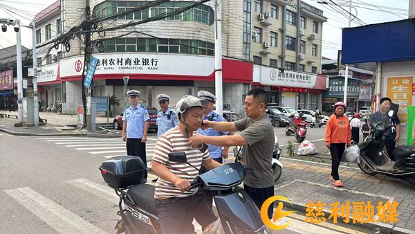 岩泊渡镇开展道路交通安全专项整治行动 全力守护群众平安出行2_慈利.jpg