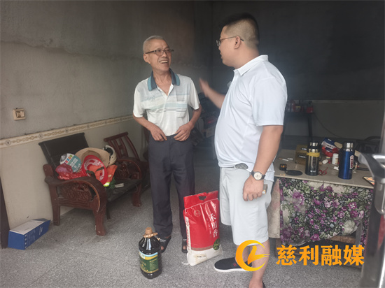 老兵慰问.jpg 老兵慰问.jpg