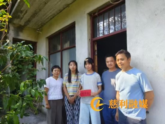 华1.jpg
