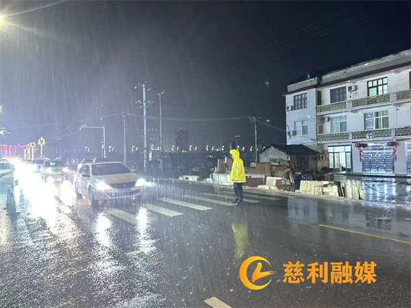 交警.jpg