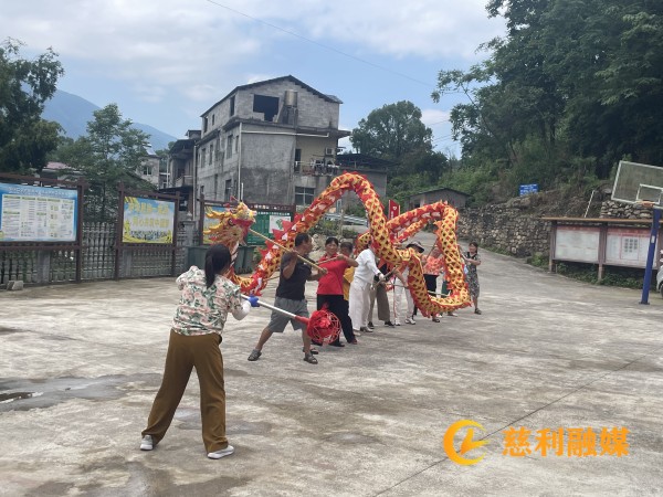 舞龙_副本1.jpg
