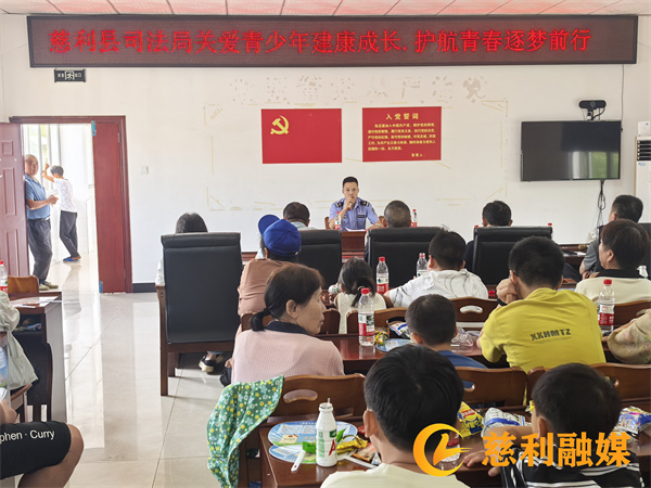 杨讲课.jpg