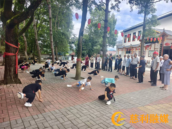 云04.jpg 云04.jpg