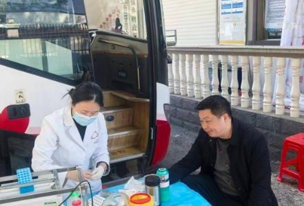 热血汇聚爱心 奉献彰显担当——杨柳铺乡开展无偿献血志愿活动