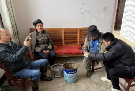 溪口镇里仁村：入户走访听民声 精准施策促振兴