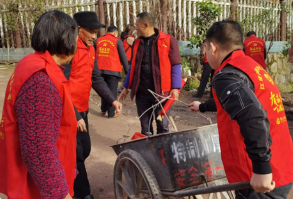 江垭镇：党建红引领环境美