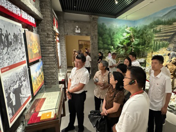 永安社区开展主题党日活动，践行八项规定精神