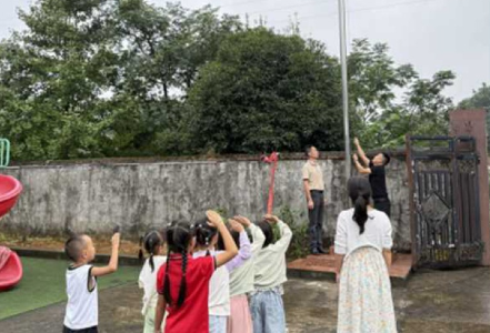 金坪中学：爱国教育“一个也不能少”