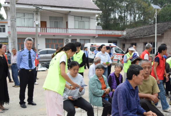 慈利县禁毒协会联合壹禄福慈善会走进二溪村，开展重阳禁毒反诈宣传暨关爱慰问活动
